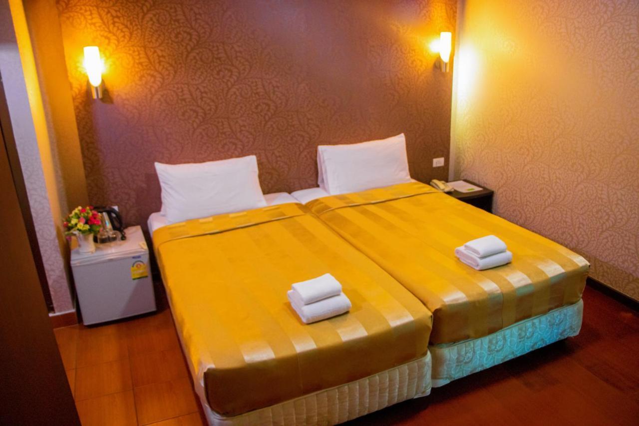 Visiting Card Hotel & Resort Bangkok Exterior photo